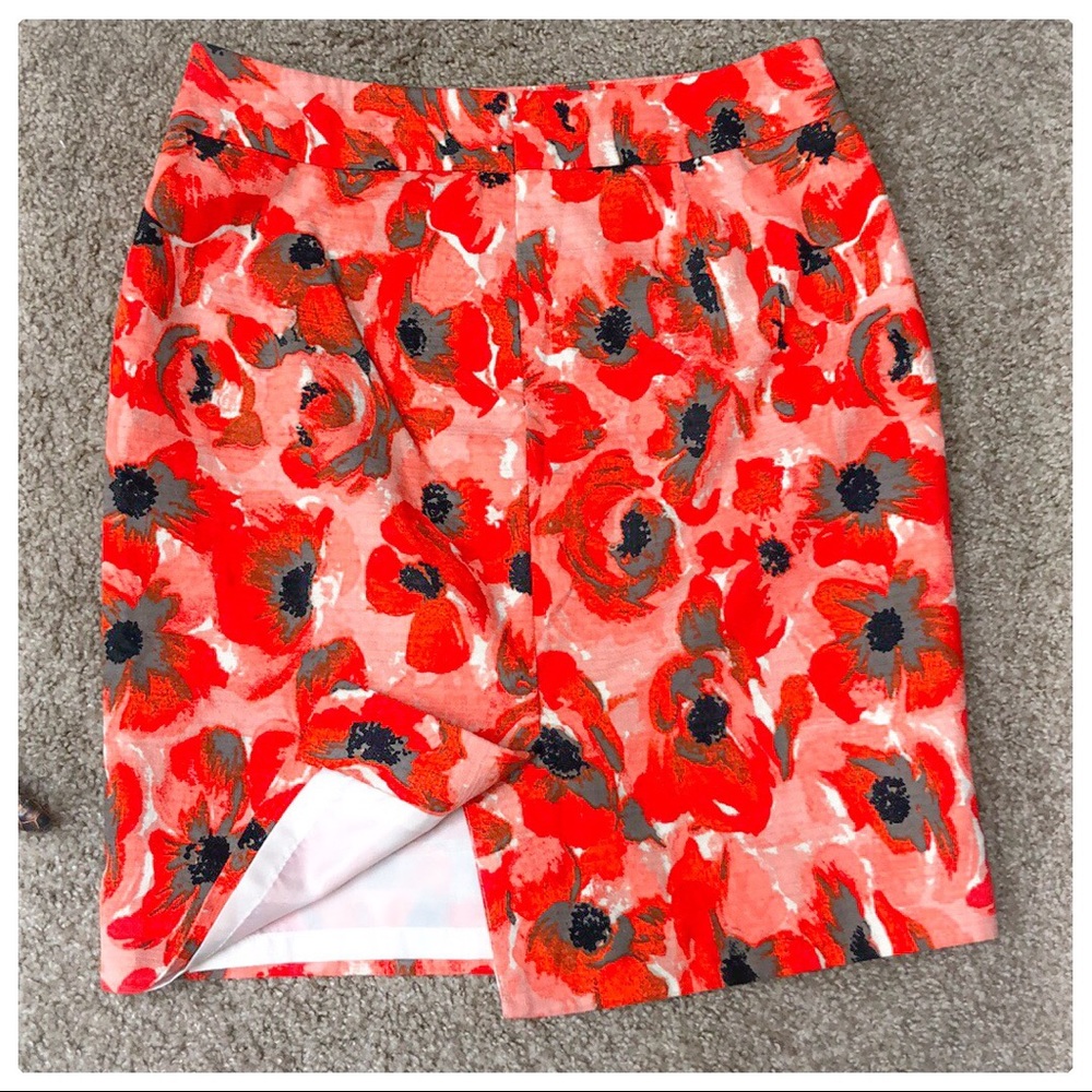 💕Beautiful Ann Taylor Mini Skirt Floral Print💕 - Picture 3 of 8